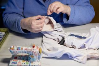 Entretien vêtement délicat Paris : soie, cachemire et dentelle