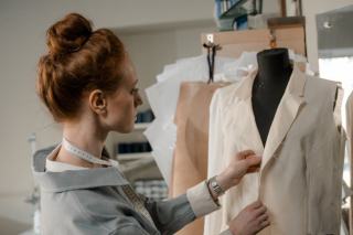 Retouche cuir Paris : blouson, sac et vêtement en cuir